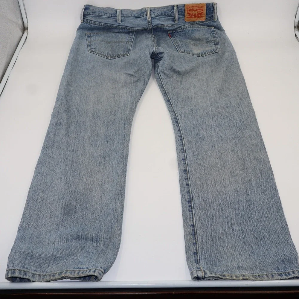 Levis 501 Men Original Fit Button Fly Straight Leg Light Wash Blue Jeans 38 x 32